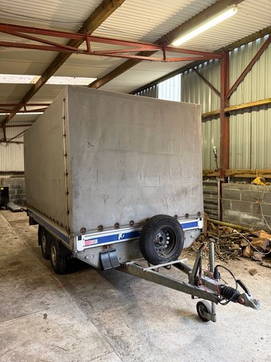 Blyss Twin Axle 2.7T Covered Trailer