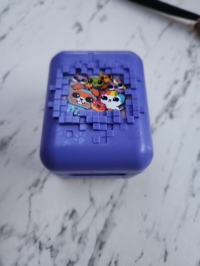 BITZEE - batteries not included but working. No instructions, available online!