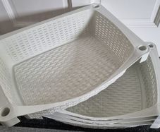 Hard plastic baskets (4)