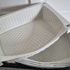 Hard plastic baskets (4)