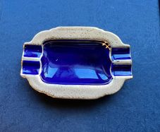 Cigarette ash tray