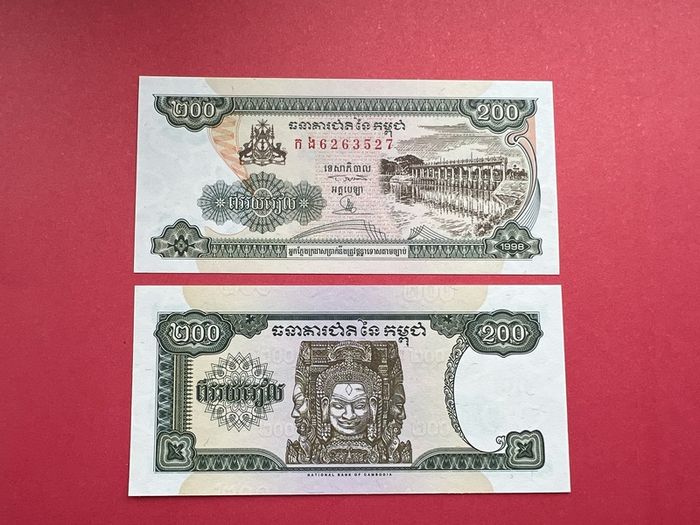 Cambodia 200 Riels  1998 Pick 42b  ( Uncirculated )