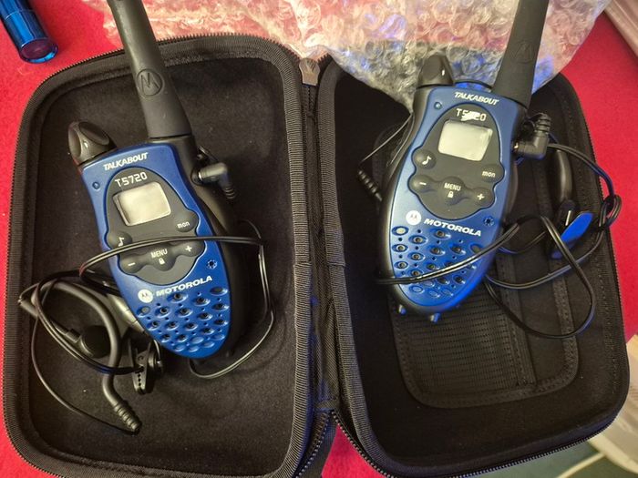 Motorola T5720 FM Walkie Talkie 2 Way Radio