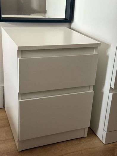 chest of 2 drawers