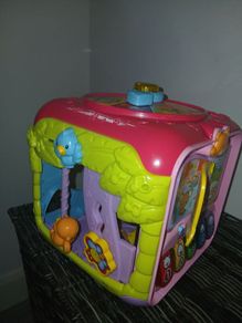 V Tech - Sort and Discover Activity Cube