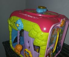 V Tech - Sort and Discover Activity Cube