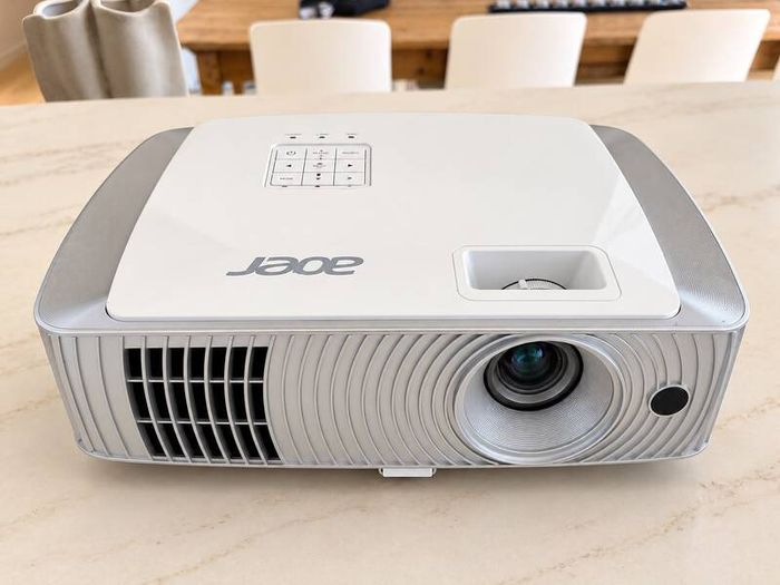Acer H7550BD Full HD 1080p projector, lamp needs replacing
