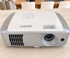 Acer H7550BD Full HD 1080p projector, lamp needs replacing