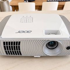 Acer H7550BD Full HD 1080p projector, lamp needs replacing