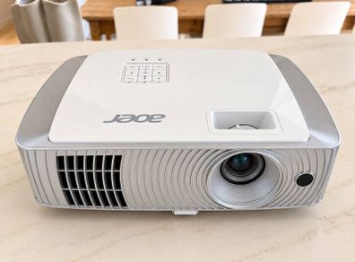 Acer H7550BD Full HD 1080p projector, lamp needs replacing