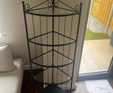 Corner shelf unit