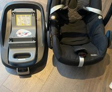 Maxi Cosi Seat and Base