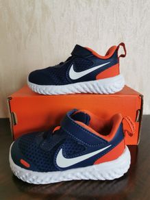 Unisex NIKE kid's runners NEW size UK 4.5