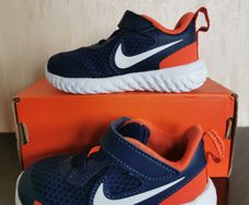 Unisex NIKE kid's runners NEW size UK 4.5