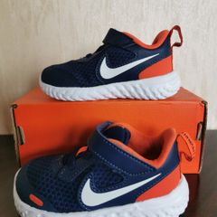 Unisex NIKE kid's runners NEW size UK 4.5