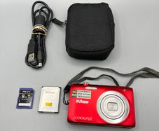 Nikon Coolpix S2600 14MP Compact Digital Camera 5x Nikkor Red - Full Kit