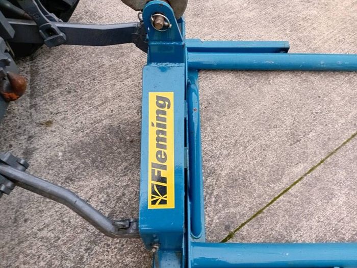Fleming single bale lifter