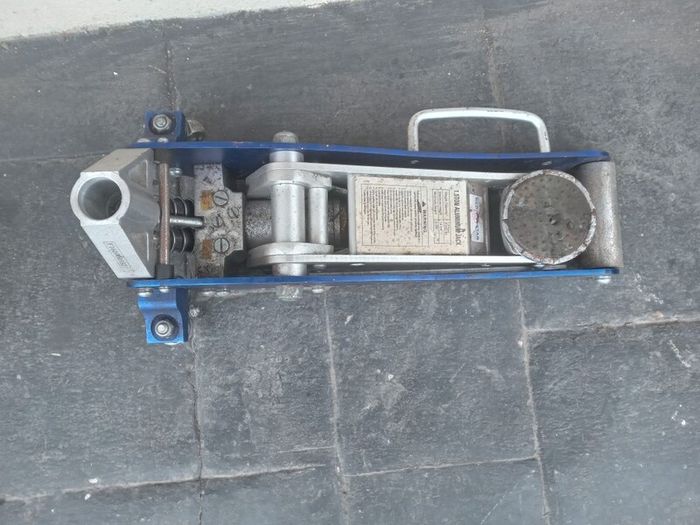 car jack