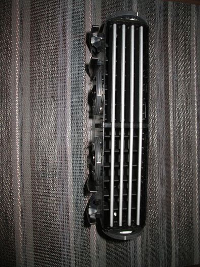 Opel Astra H Central Vent Grill