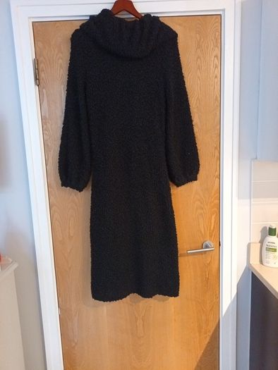Monsoon Black  Long Boucle Kinit Coatigan.    S. 14.