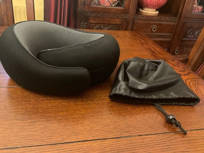 Travel  neck support pillow Reduced in black with a storage bag