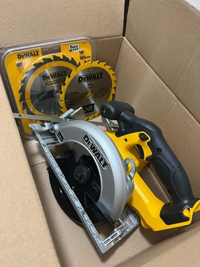 De Walt Cordless Circular Saw & extra blade