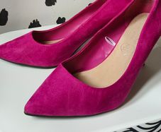 Pre-owned fuchsia high heels size 6
