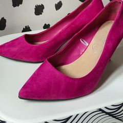 Pre-owned fuchsia high heels size 6