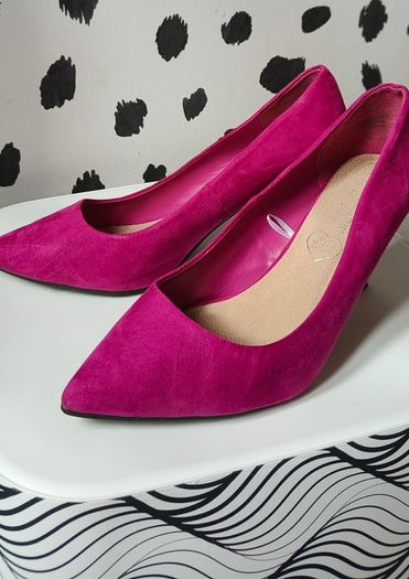 Pre-owned fuchsia high heels size 6