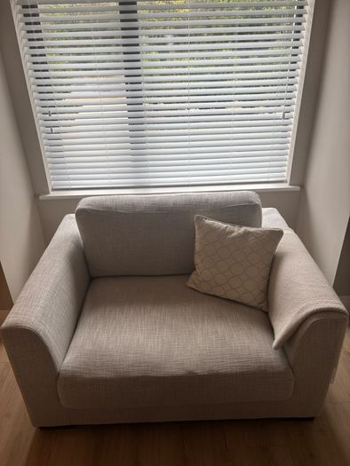 Snuggler Sofa - Diamond Furniture (Rachel)
