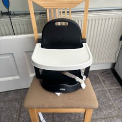 Portable baby chair with tray