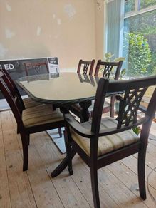 Dining table and chairs set free for good home