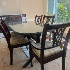 Dining table and chairs set free for good home