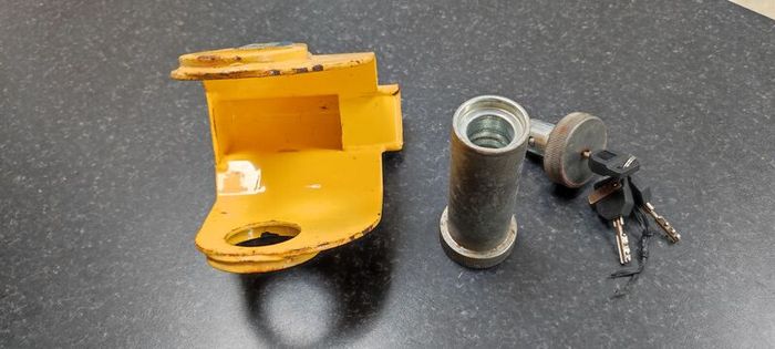 Caravan anti theft hitch lock