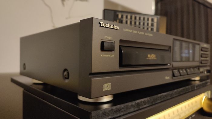 TECHNICS SL-PG200A,CD player. Remote,manuals,full cleaned.