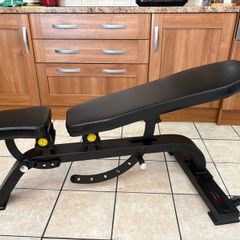 Strengthmax  Pro Series Commercial Weight Bench, Save 350 Euro!!