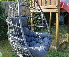 Foldable egg chair with cushion