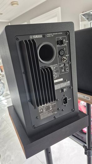 Yamaha HS7 Pair and Stands