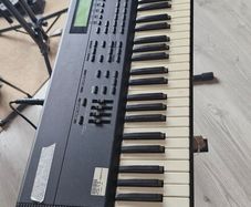 Roland XP80 Music Workstation