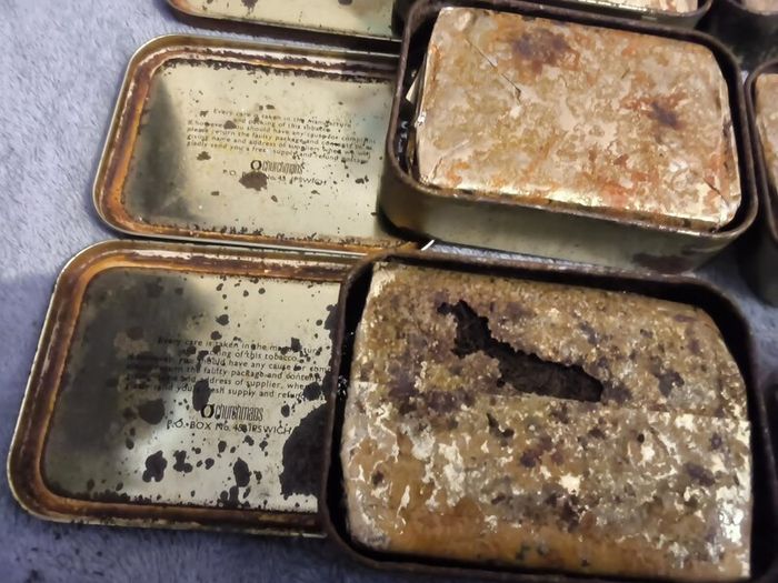 Tobacciana collectable A1tin and contents
