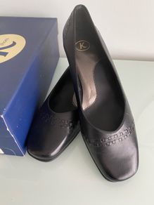 New Leather K Shoes, size 3