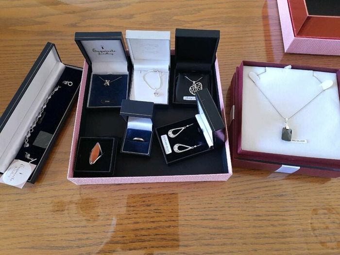 Mix of jewellery