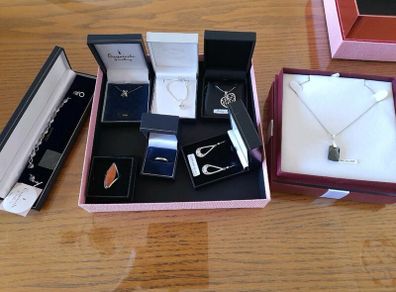 Mix of jewellery