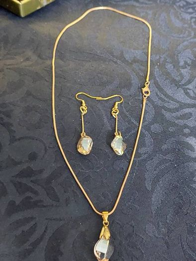 Swarovski Crystal Elements Pendant And Earrings Set