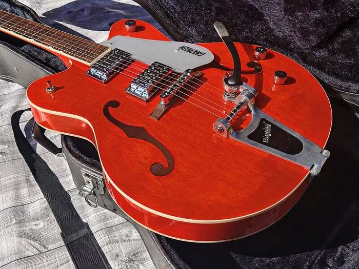 Gretsch 5122T Hollow Body guitar + Hard Case (Delivery available)