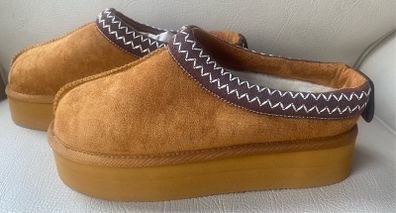 Platform Slippers with faux fur line and embroidery detail