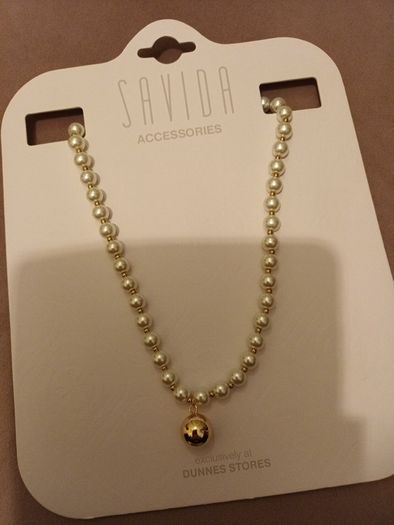 Choker pearl and gold necklace