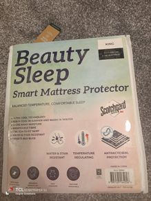 NEW.mattress protector. Size KING