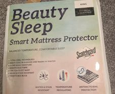 NEW.mattress protector. Size KING