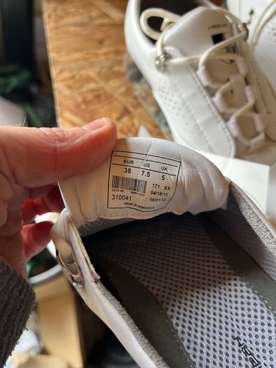 Ladies golf shoes